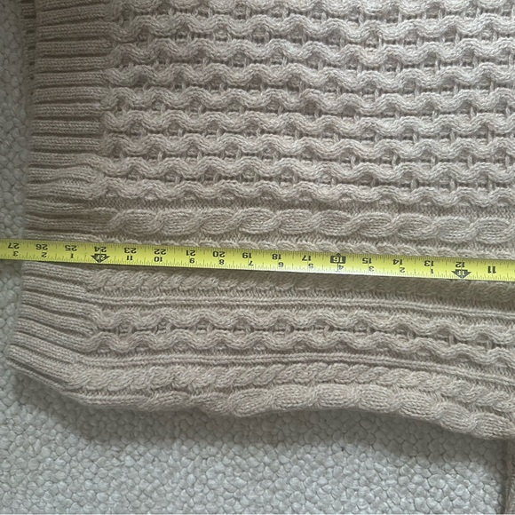 Brandy Melville Wool Cable knit sweater size Large - Picture 4 of 9